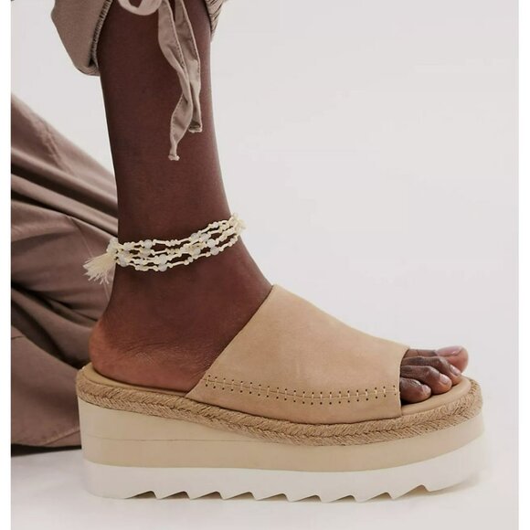 Free People Santorini Sand Tan Suede Slip On Platform Mule Shoes Sz 7.5 NEW - Picture 1 of 8
